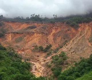 risco deslizamentos Três Forquilhas